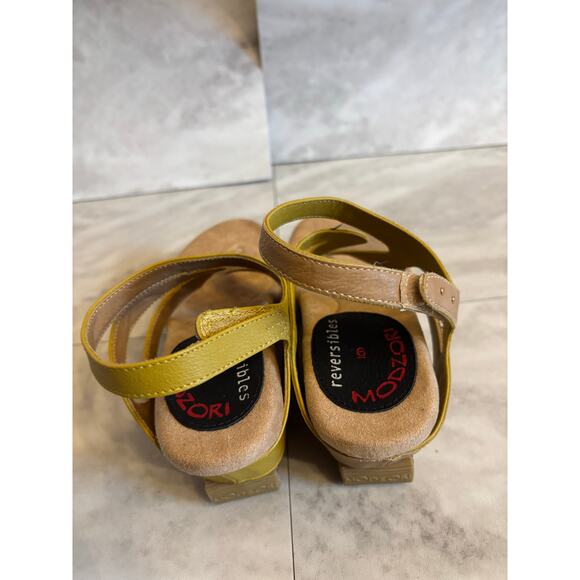 Modzori Zoey Women's Mid Wedge Reversible Sandal Mustard Beige Size 6 - Picture 4 of 6